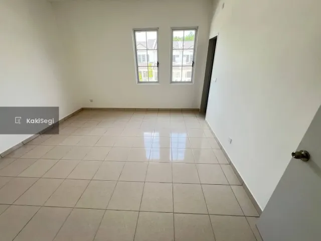 Rumah Teres Baru M Senyumia, Bandar Baru Salak Tinggi Sepang!