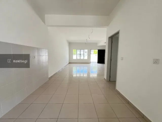 Rumah Teres Baru M Senyumia, Bandar Baru Salak Tinggi Sepang!