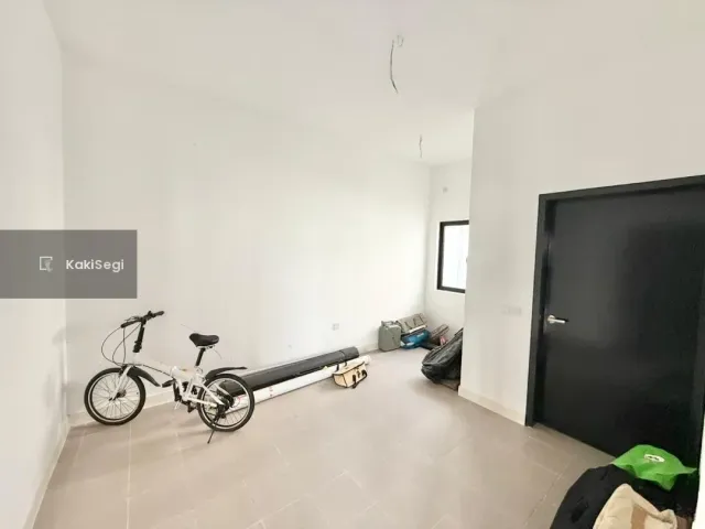 CORNER LOT SERENIA, SEPANG - LUAS SANGAT!!