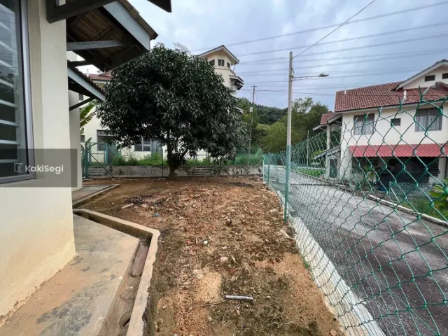 Teres 2.5 Tingkat End Lot Dekat KLIA & ERL Salak Tinggi, Sepang