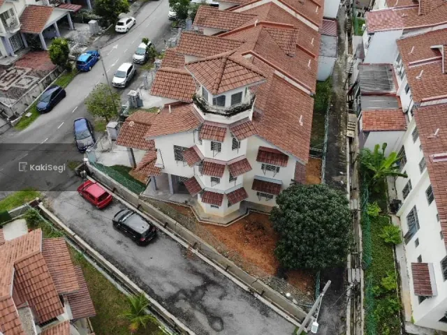 Teres 2.5 Tingkat End Lot Dekat KLIA & ERL Salak Tinggi, Sepang