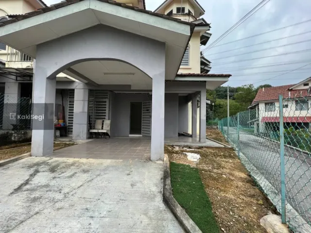 Teres 2.5 Tingkat End Lot Dekat KLIA & ERL Salak Tinggi, Sepang