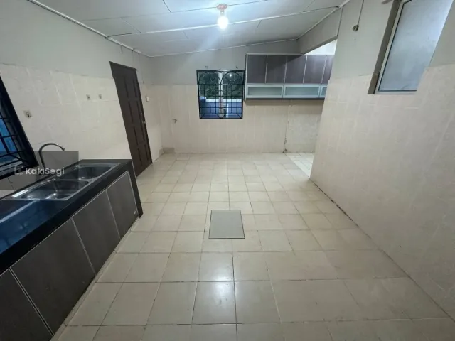 Rumah Teres End Lot  Renovated Bandar Tasik Kesuma Semenyih (Freehold)