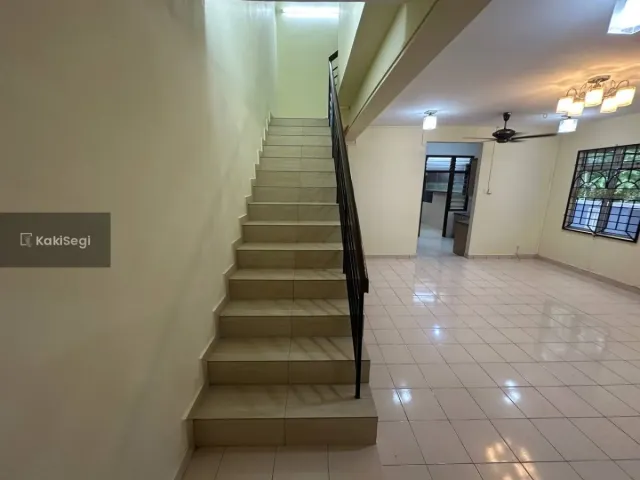 Rumah Teres End Lot  Renovated Bandar Tasik Kesuma Semenyih (Freehold)