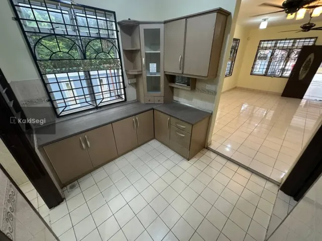 Rumah Teres End Lot  Renovated Bandar Tasik Kesuma Semenyih (Freehold)