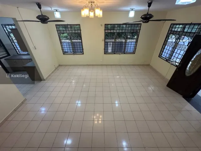 Rumah Teres End Lot  Renovated Bandar Tasik Kesuma Semenyih (Freehold)