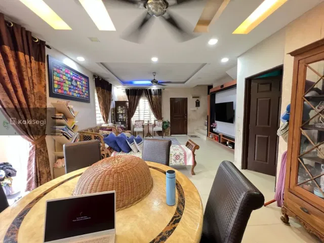 "Anak Selesa Bermain, Parking Luas! Rumah Corner Lot Facing Open di Sepang untuk Dijual"