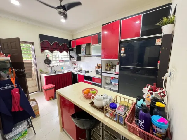 "Anak Selesa Bermain, Parking Luas! Rumah Corner Lot Facing Open di Sepang untuk Dijual"