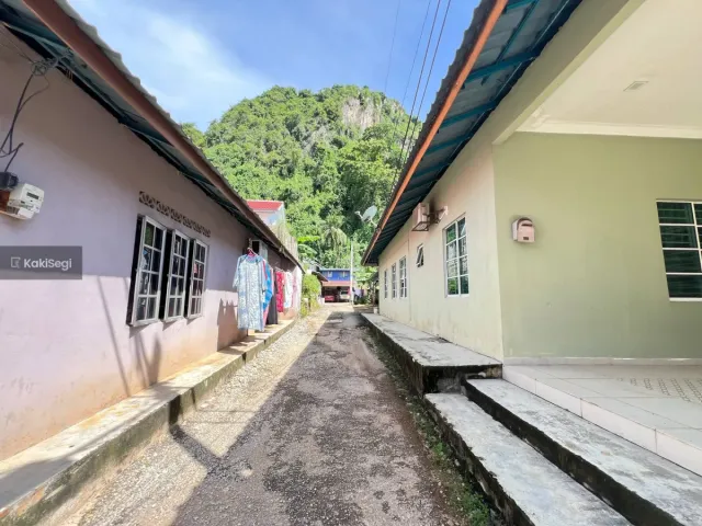"Impian Rumah Setingkat Luas Jadi Kenyataan! Bungalow Cantik di Kampung Sri Gombak Indah, Batu Caves – Harga RM750k Nego, Ruang Maksimum Untuk Keluarga!"