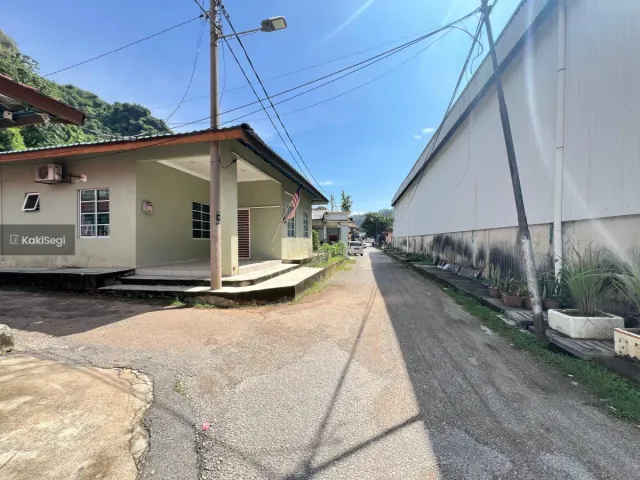 "Impian Rumah Setingkat Luas Jadi Kenyataan! Bungalow Cantik di Kampung Sri Gombak Indah, Batu Caves – Harga RM750k Nego, Ruang Maksimum Untuk Keluarga!"