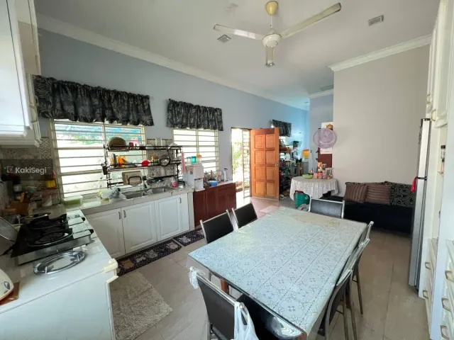"Impian Rumah Setingkat Luas Jadi Kenyataan! Bungalow Cantik di Kampung Sri Gombak Indah, Batu Caves – Harga RM750k Nego, Ruang Maksimum Untuk Keluarga!"